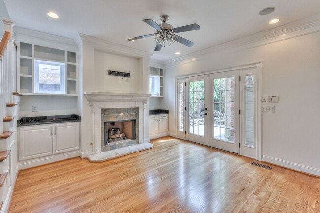 Building Photo - Perfect Brownstone in Sylvan Park near West End