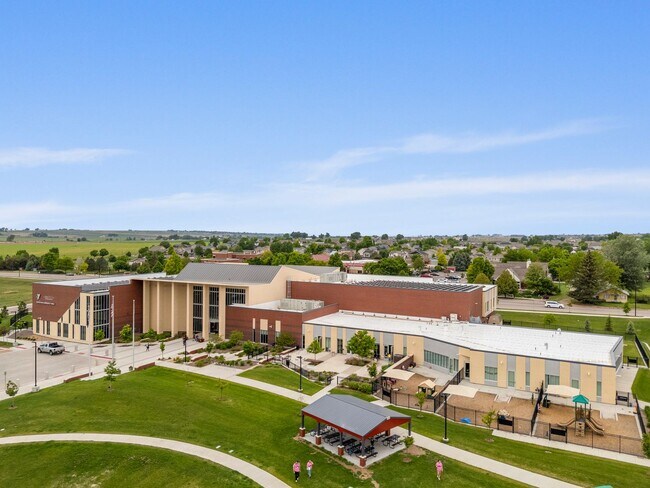 Building Photo - Beautiful 3-Bedroom Townhome with Park Views- Available July 25th!