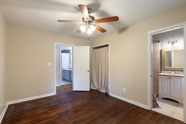 Building Photo - Very Spacious 4/3 w/ Finished Basement in ...