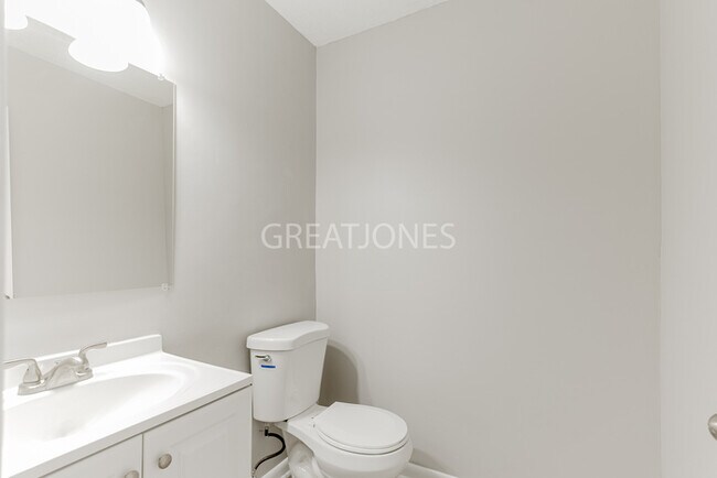 Building Photo - Charming 3 Bedroom in Raeford!