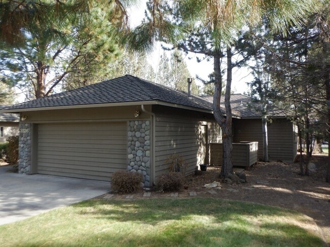Building Photo - 3 Bed/2 Bath In River's Edge Community - G...