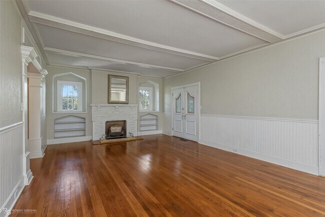 Building Photo - GORGEOUS 4/2.5 BROADMOOR HOME-ACROSS FROM DUCK POND PARK & LIBRARY
