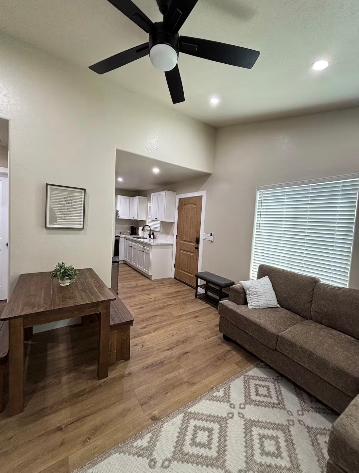 Building Photo - 5929 E Dayton Ave