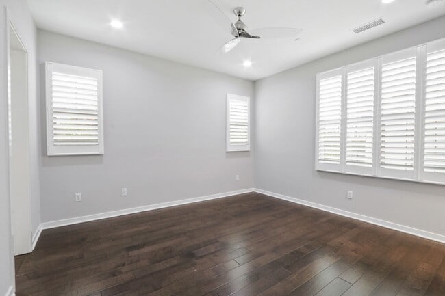 Building Photo - For Lease – 4 Bed / 3 Bath Townhome with 2-Car Garage