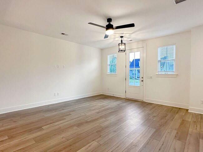 Building Photo - Luxury Townhome in Midtown Nexton