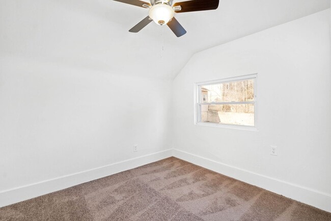 Building Photo - AVAILABLE SEPT 1ST!! UPDATED & SPACIOUS 3-...