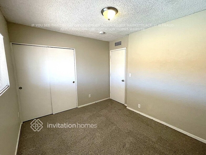 Building Photo - 3416 W Poinsettia Dr