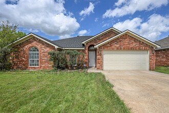 Building Photo - 809 Elbe Dr