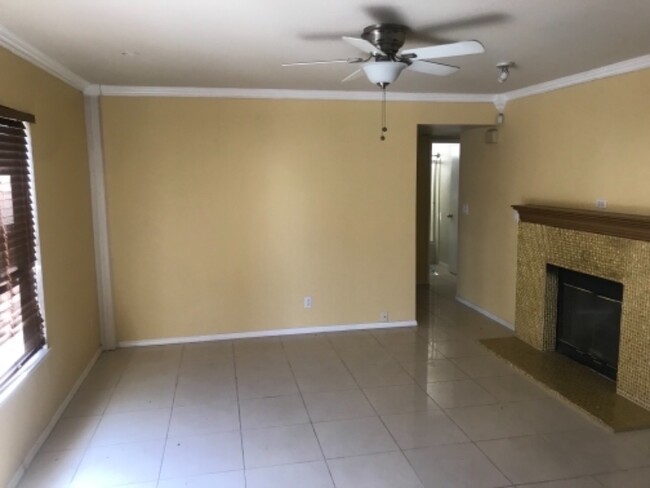 Building Photo - 4965 Parkgreen Cir