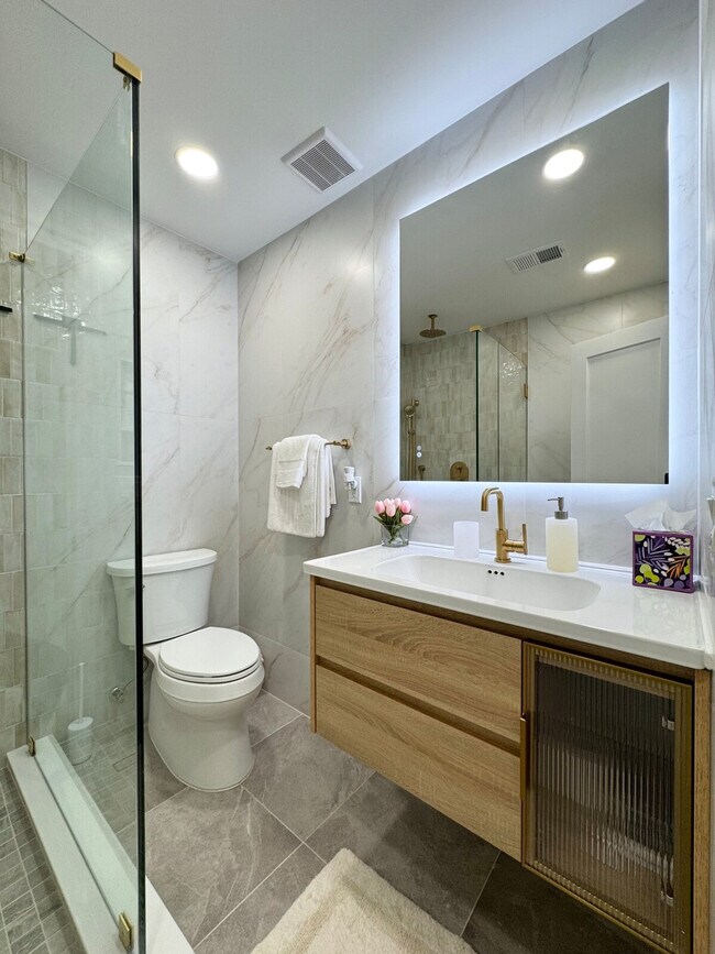 Building Photo - 240 Norgrove Ave