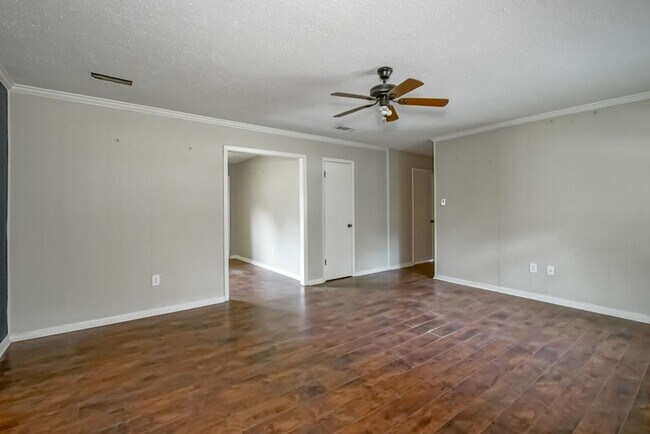 Building Photo - Gene Buckle