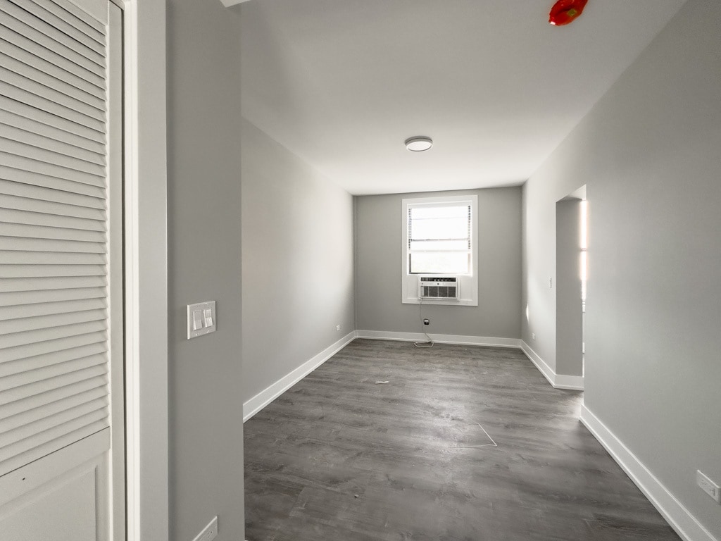 Building Photo - 508 W Belmont Ave
