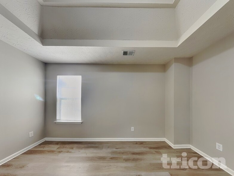 Building Photo - 5005 Eagle Creek Dr