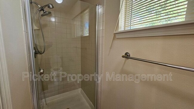 Building Photo - 6453 Grand Pine Loop NE