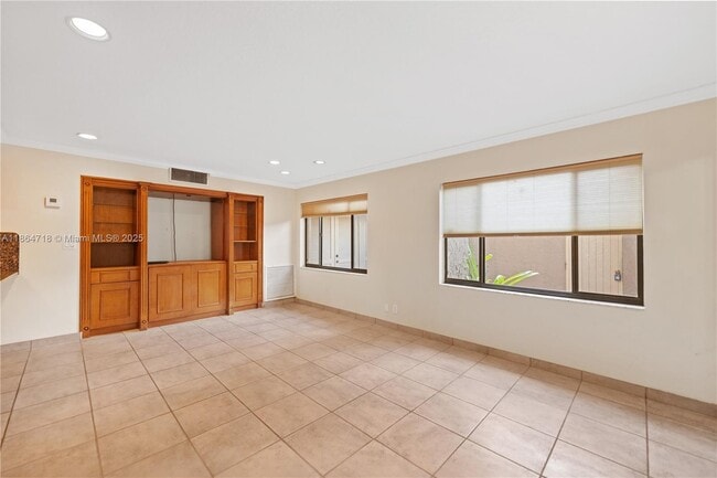 Building Photo - 1709 St Andrews Rd