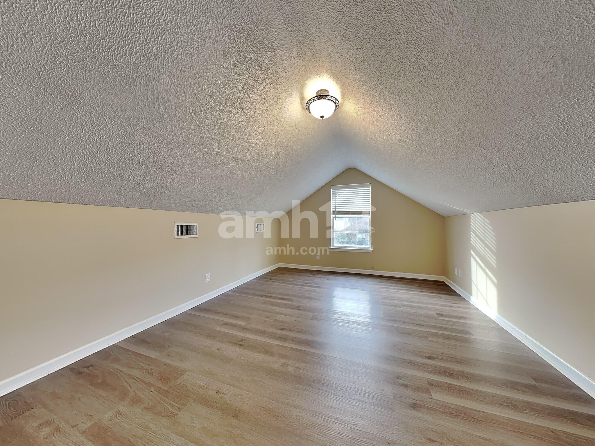 Building Photo - 16 Mallorys Way