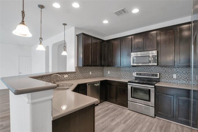 Building Photo - 10217 English Oak Dr