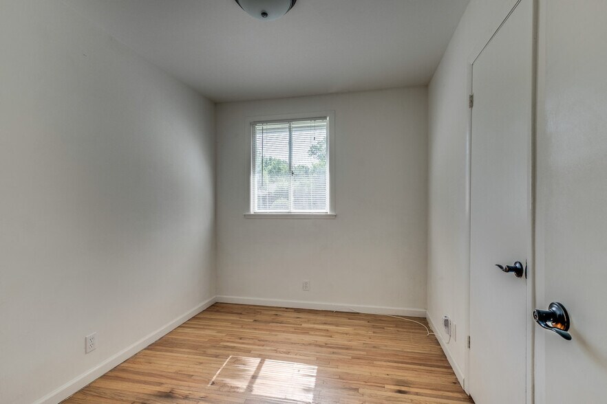 Building Photo - 2409 N 16th St