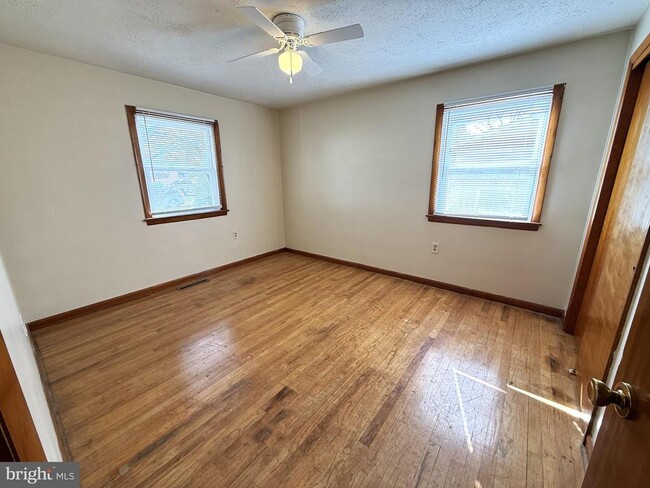 Building Photo - 309 Cheryl Ave