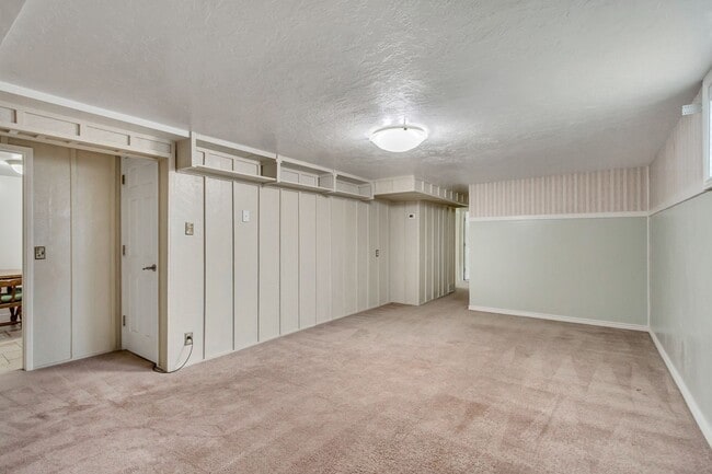 Building Photo - 2 Bedroom Basement Unit For Rent!