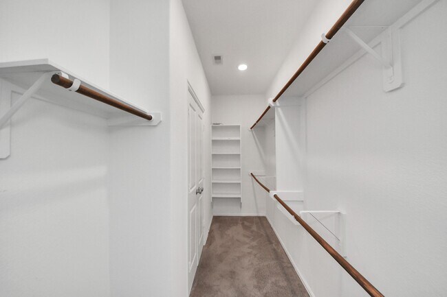 Building Photo - 24063 Hawthorn Lks Dr