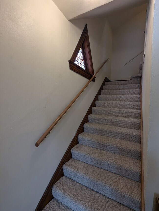 Building Photo - 5921 London Rd