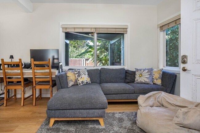 Building Photo - 59-018 Holawa St