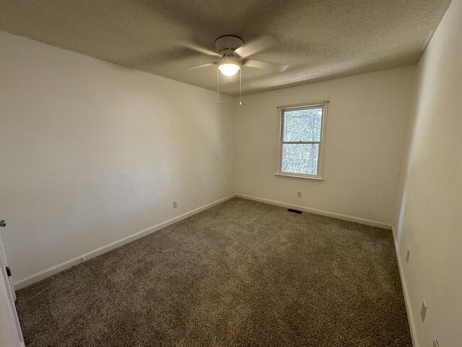 Building Photo - 2700 Thackery Rd