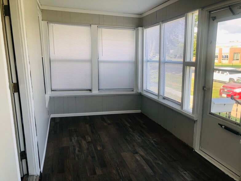 Porch - 609 Blackhawk St