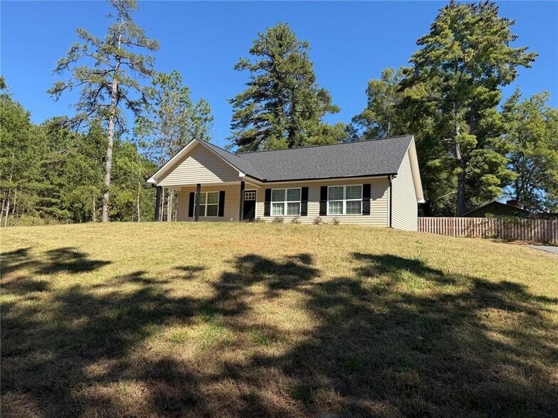 Building Photo - 635 Ben Higgins Rd