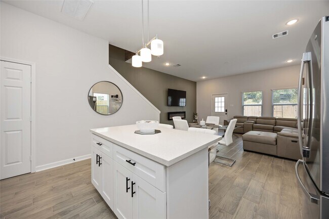 Building Photo - 5111 Firnat St