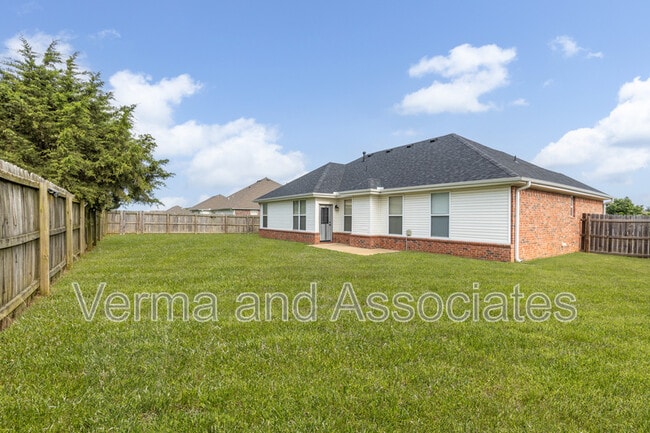 Building Photo - 4307 SW Fieldstone Blvd
