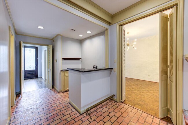 Building Photo - 7530 Del Monte Dr