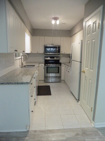 Kitchen 1 - 4257 Lake Ridge Dr