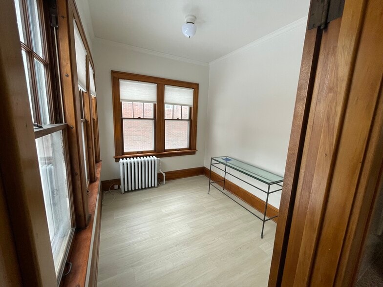 Back Sunroom - 1560 Lincoln Ave