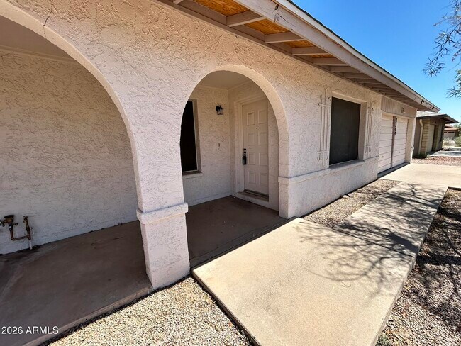 Building Photo - 5309 S River Dr