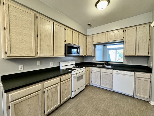 Building Photo - Ready NOW!! Fabulous 3-Bedroom Townhome w/...