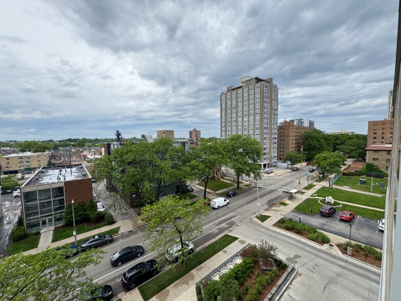 Building Photo - 1660 N Prospect Ave