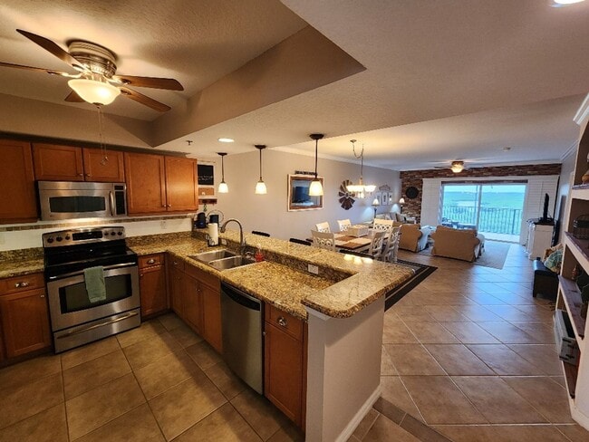 Building Photo - Beautiful Ocean Walk Condo Available April...