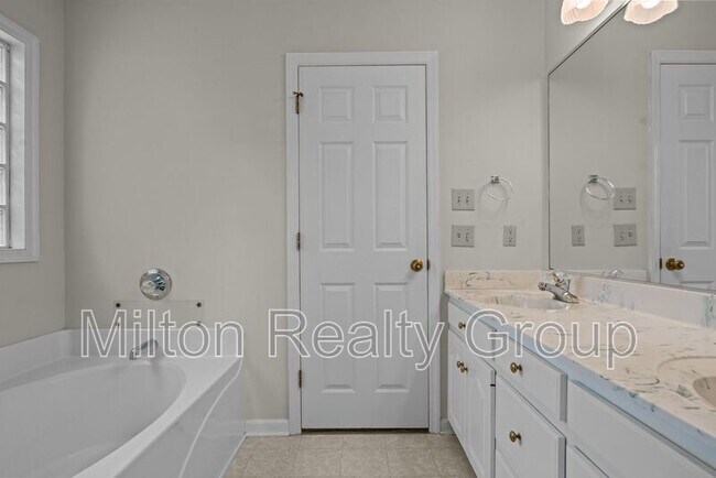 Building Photo - 464 Tirzah Dr