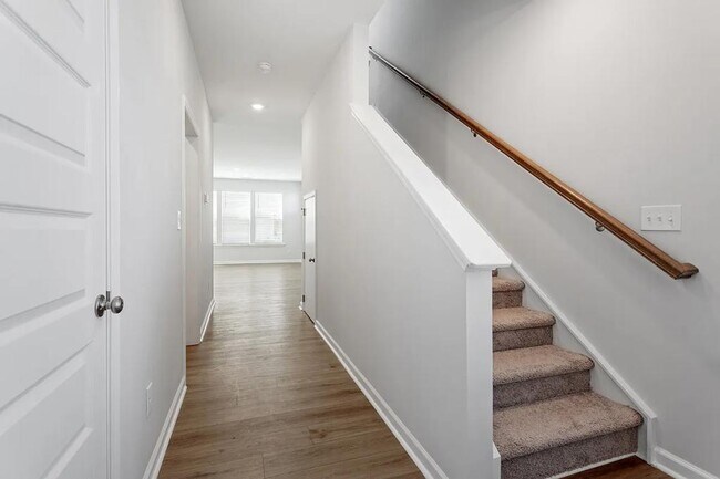 Building Photo - 51 Pansy Pk