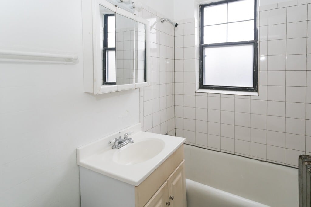 Building Photo - 4847 N Damen Ave
