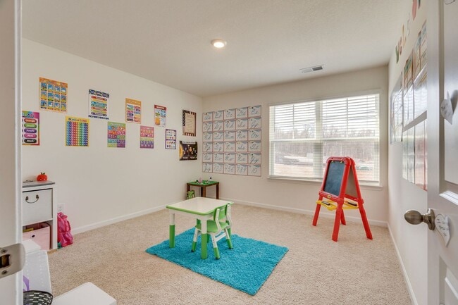 Building Photo - 4 bed/2.5 bath in Kingsport, TN