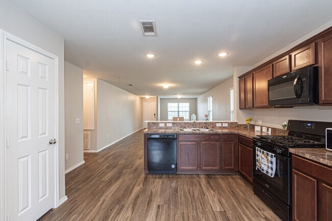 Building Photo - 2703 Summer Ln