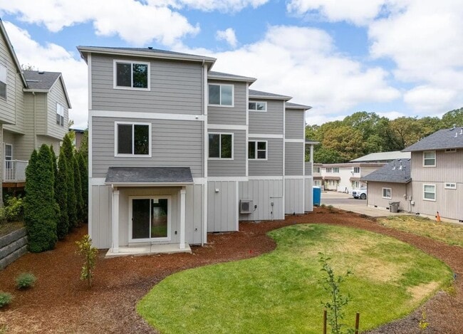 Building Photo - 865 SW Grove St