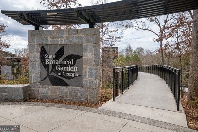 Building Photo - 175 Habersham Way