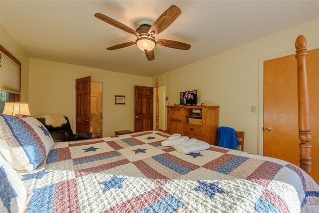 Building Photo - 1776 Beech Mountain Pkwy