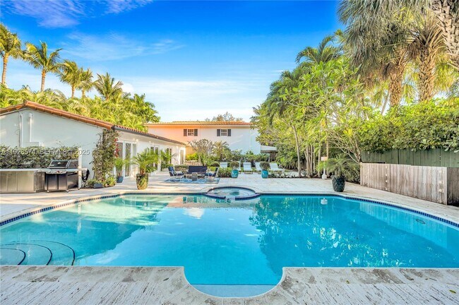 Building Photo - 607 Melaleuca Ln