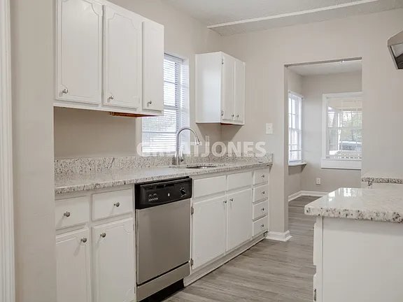 Building Photo - 760 Hopkins Dr