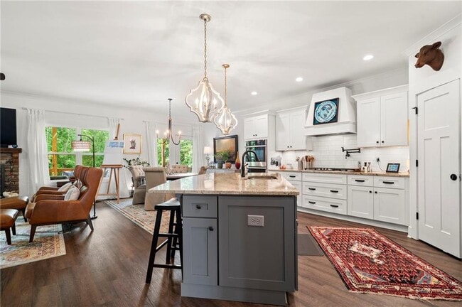 Building Photo - 175 STONELEDGE TRCE N